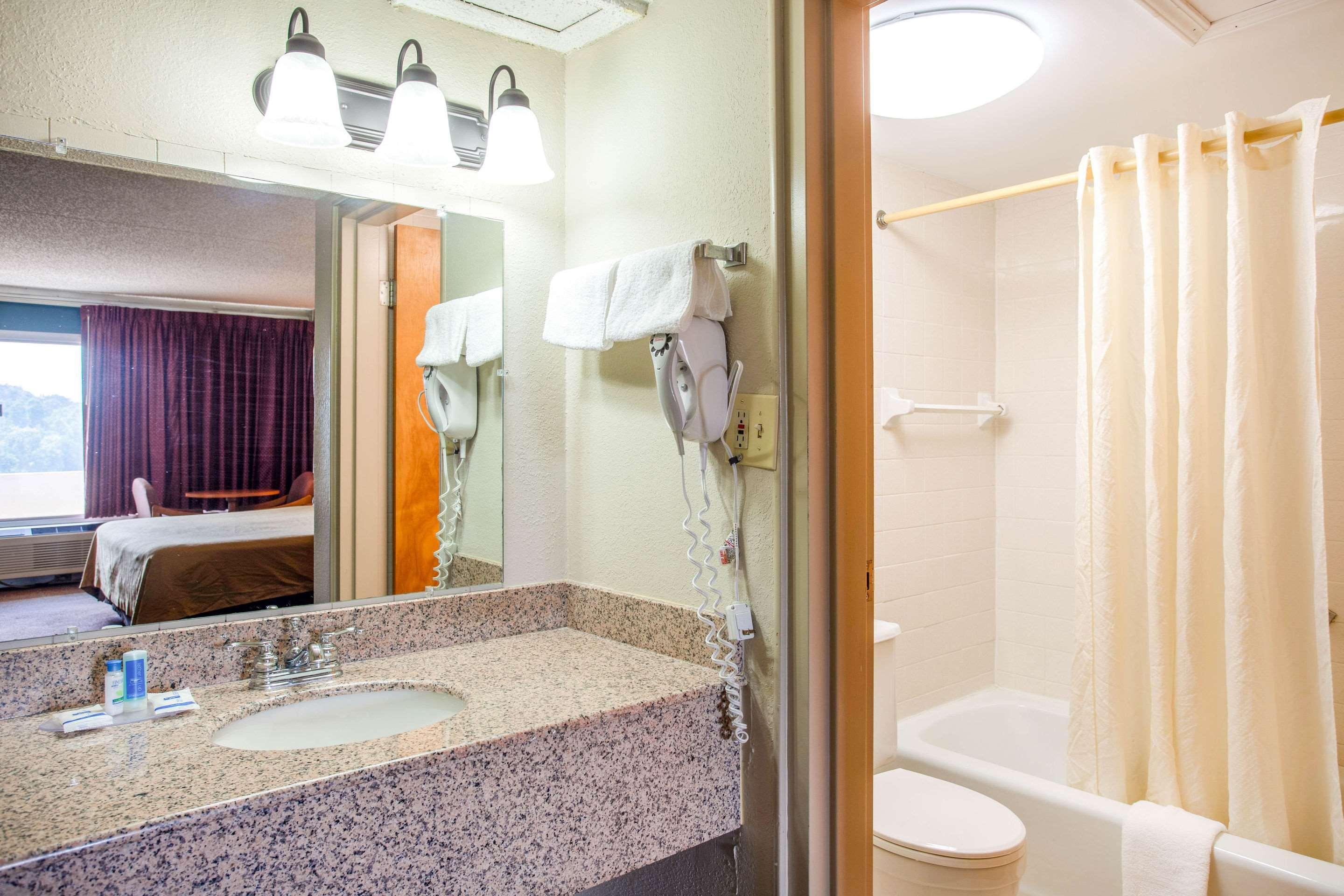 Rodeway Inn Renfro Valley Mount Vernon Bagian luar foto